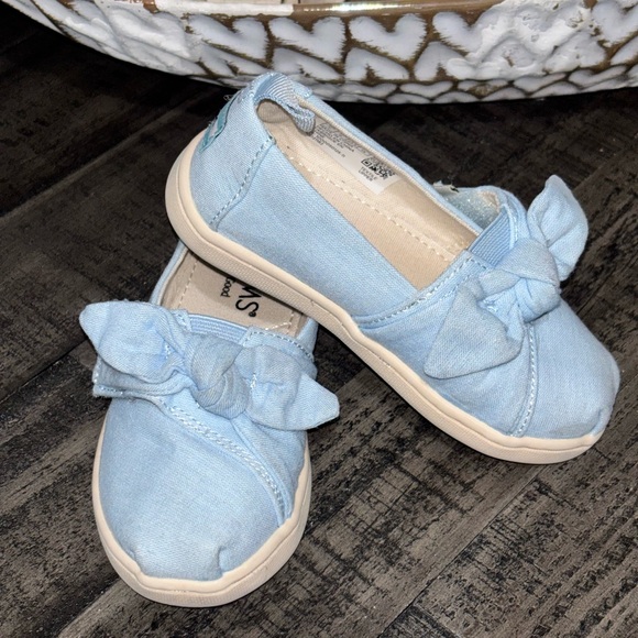 Toms Other - TOMS Tiny Bliss Light Blue Speckled Chambray Dots Bow Slip-On Shoes SZ7